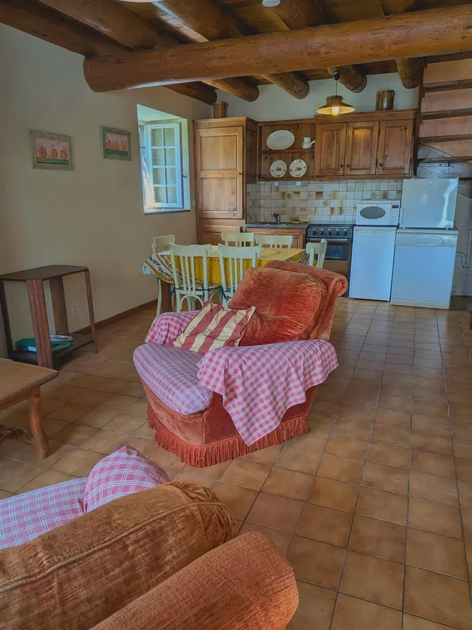 Vue complémentaire de la pièce de vie — maison à vendre à La Vialette